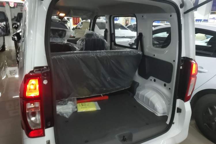 Used Wuling Zhiguang New Energy 2025 Model 305km Ambitious Edition Trunk