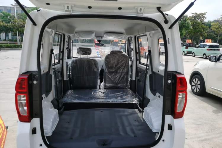 Used Wuling Zhiguang New Energy 2025 Model 305km Ambitious Edition Trunk
