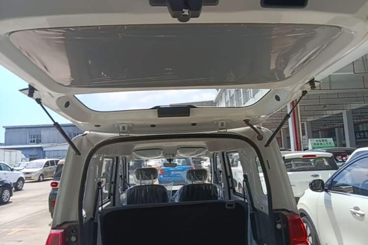 Used Wuling Zhiguang New Energy 2025 Model 305km Ambitious Edition Trunk