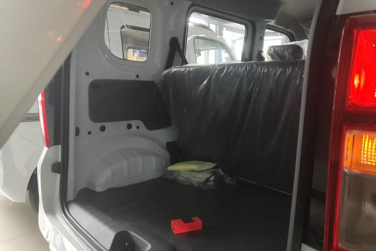 Used Wuling Zhiguang New Energy 2025 Model 305km Ambitious Edition Trunk