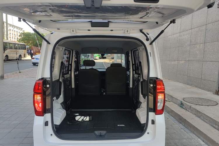 Used Wuling Zhiguang New Energy 2025 Model 305km Ambitious Edition Trunk