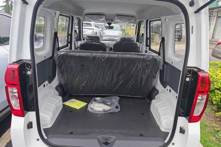 Used Wuling Zhiguang New Energy 2025 Model 305km Ambitious Edition Trunk