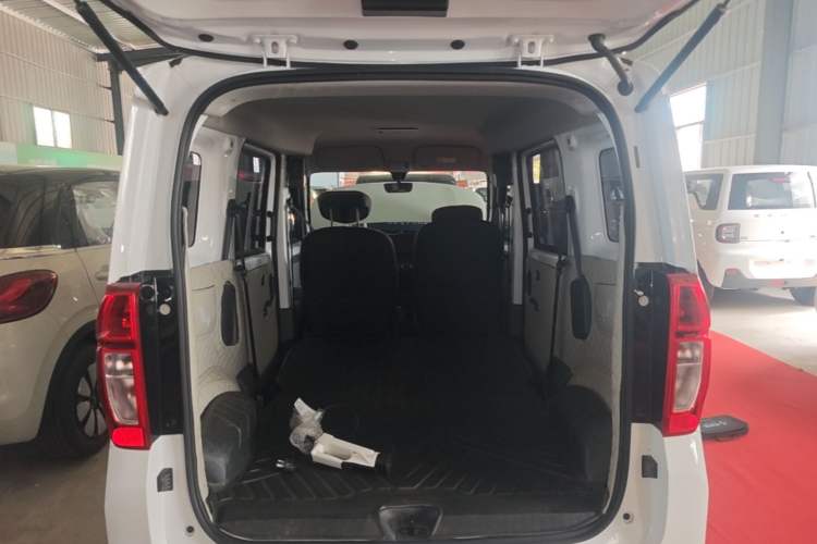 Used Wuling Zhiguang New Energy 2025 Model 305km Ambitious Edition Trunk