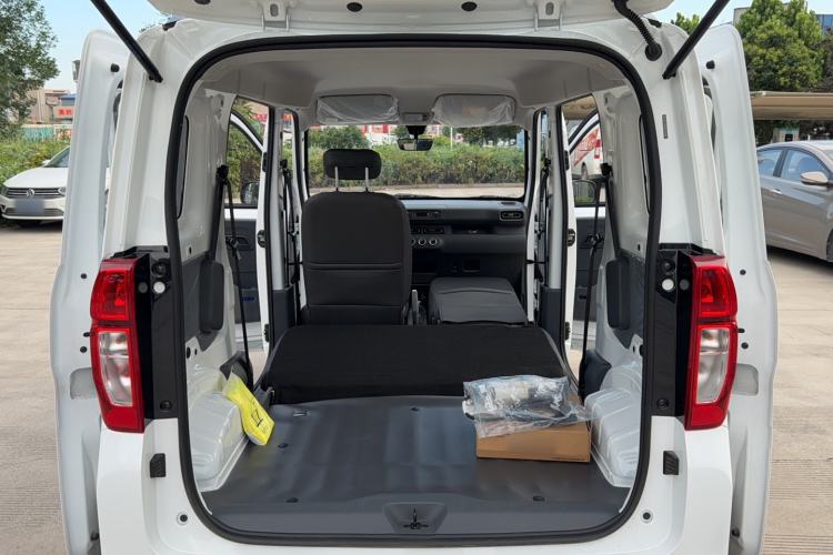Used Wuling Zhiguang New Energy 2025 Model 305km Ambitious Edition Trunk