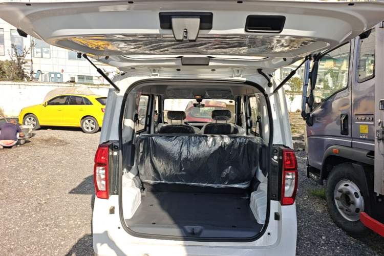 Used Wuling Zhiguang New Energy 2025 Model 305km Ambitious Edition Trunk