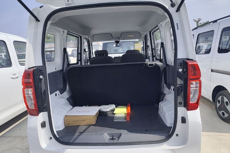 Used Wuling Zhiguang New Energy 2025 Model 305km Ambitious Edition Trunk