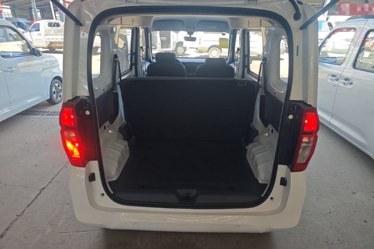 Used Wuling Zhiguang New Energy 2025 Model 305km Ambitious Edition Trunk