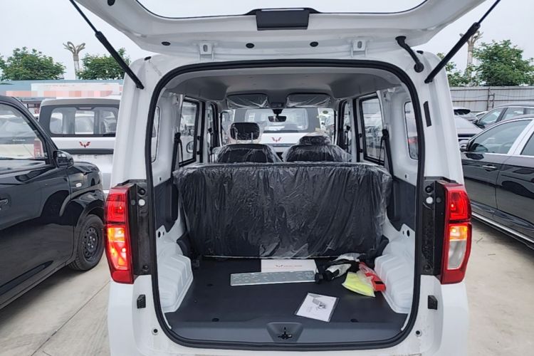 Used Wuling Zhiguang New Energy 2025 Standard Model Trunk