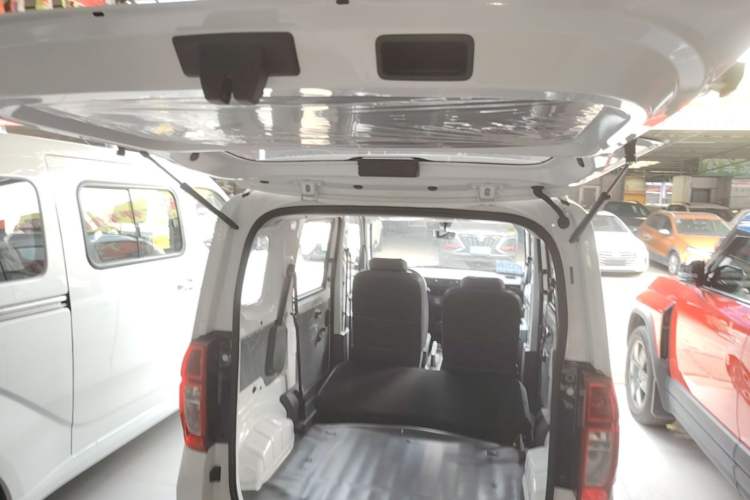 Used Wuling Zhiguang New Energy 2025 Model 305km Ambitious Edition Trunk