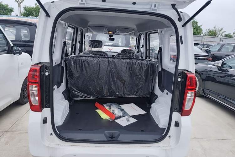 Used Wuling Zhiguang New Energy 2025 Standard Model Trunk