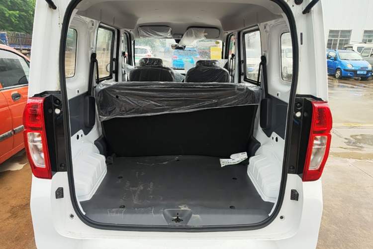 Used Wuling Zhiguang New Energy 2025 Model 305km Ambitious Edition Trunk
