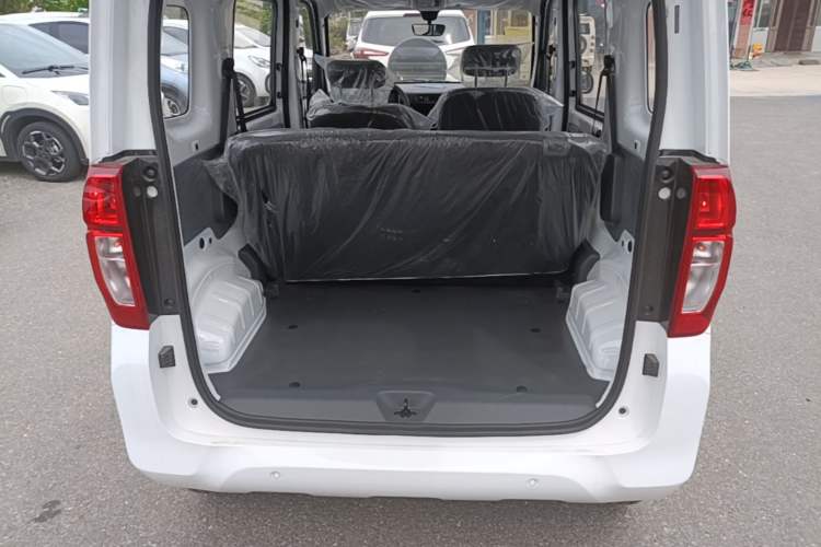 Used Wuling Zhiguang New Energy 2025 Model 305km Ambitious Edition Trunk