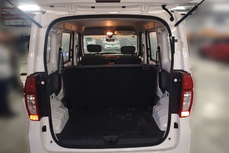 Used Wuling Zhiguang New Energy 2025 Model 305km Ambitious Edition Trunk