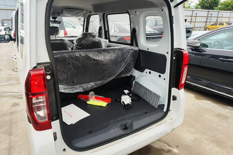Used Wuling Zhiguang New Energy 2025 Standard Model Trunk