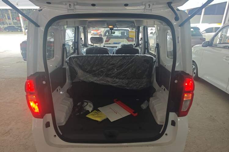Used Wuling Zhiguang New Energy 2025 Model 305km Ambitious Edition Trunk