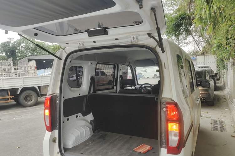 Used Wuling Zhiguang New Energy 2025 Standard Model Trunk