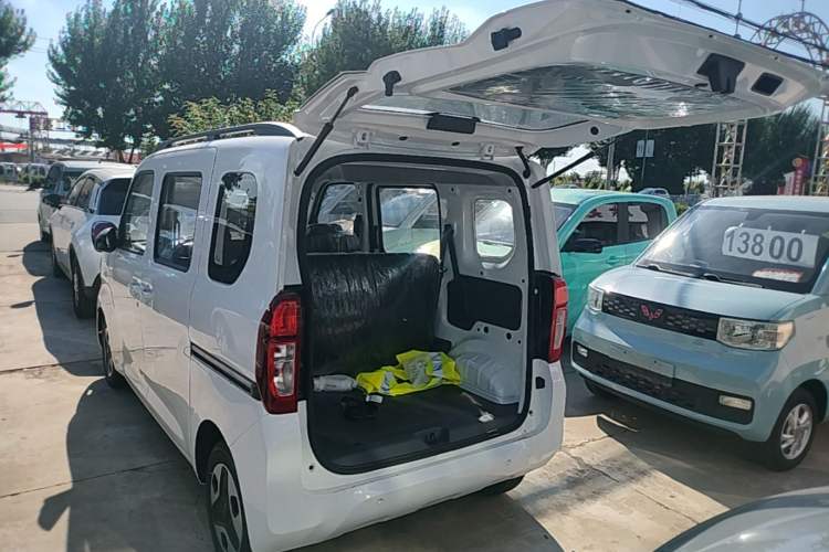Used Wuling Zhiguang New Energy 2025 Model 305km Ambitious Edition Trunk