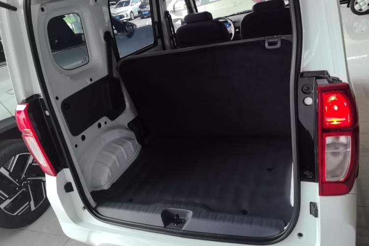 Used Wuling Zhiguang New Energy 2025 Model 305km Ambitious Edition Trunk
