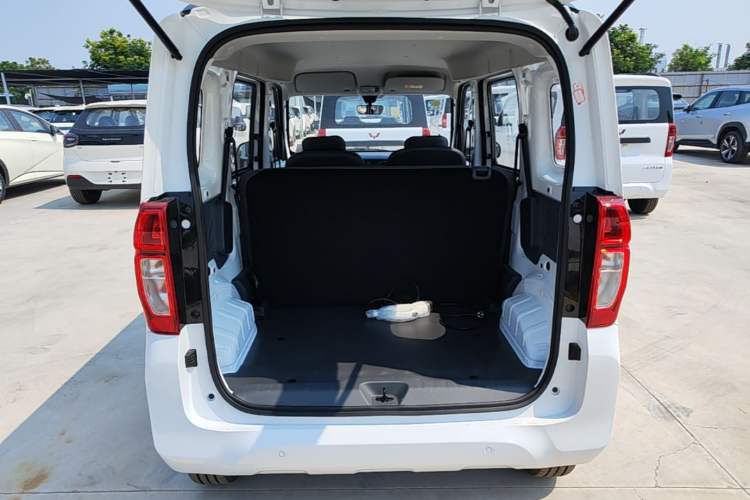 Used Wuling Zhiguang New Energy 2025 Model 305km Ambitious Edition Trunk