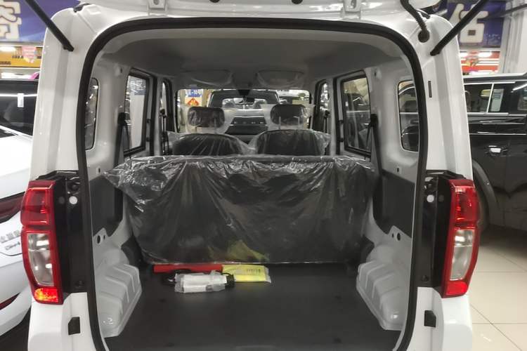 Used Wuling Zhiguang New Energy 2025 Model 305km Ambitious Edition Trunk