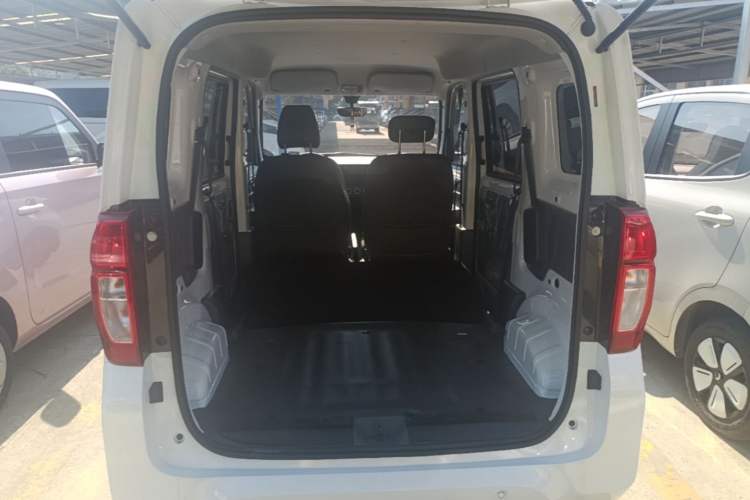 Used Wuling Zhiguang New Energy 2025 Standard Model Trunk