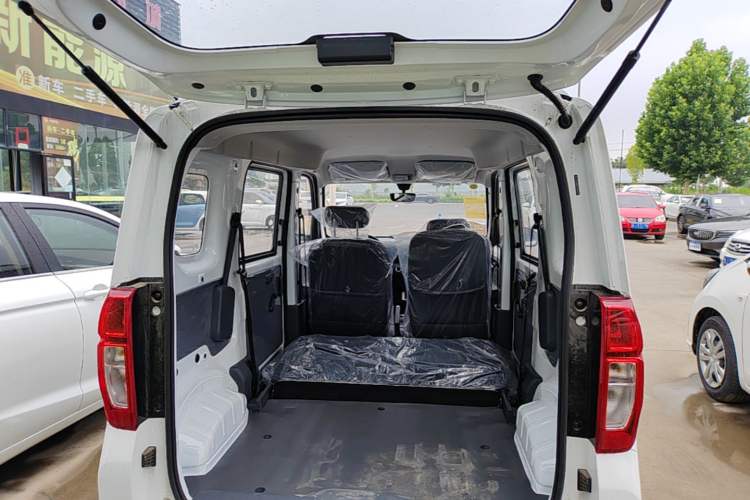 Used Wuling Zhiguang New Energy 2025 Model 305km Ambitious Edition Trunk