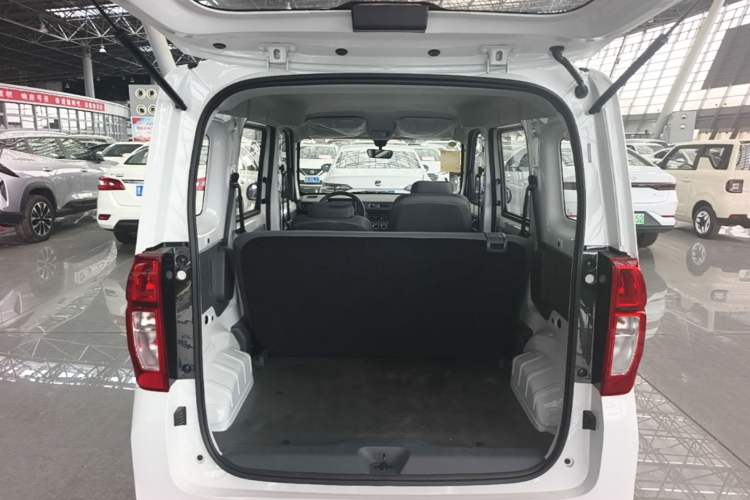 Used Wuling Zhiguang New Energy 2025 Standard Model Trunk