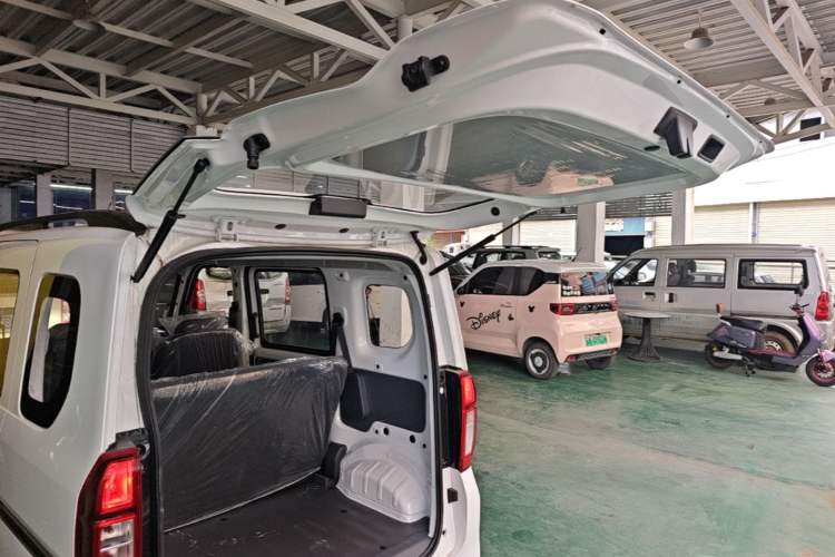 Used Wuling Zhiguang New Energy 2025 Model 305km Ambitious Edition Trunk