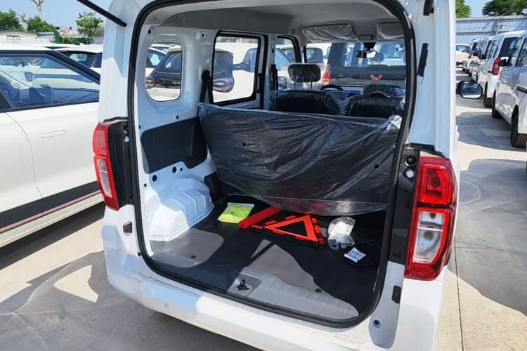 Used Wuling Zhiguang New Energy 2025 Standard Model Trunk