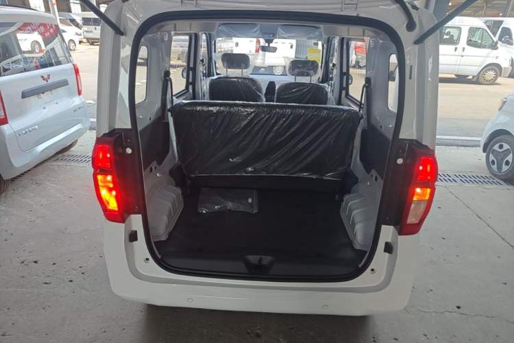 Used Wuling Zhiguang New Energy 2025 Model 305km Ambitious Edition Trunk