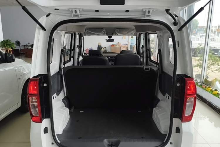 Used Wuling Zhiguang New Energy 2025 Model 305km Ambitious Edition Trunk