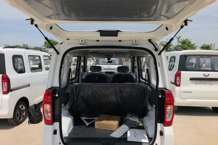Used Wuling Zhiguang New Energy 2025 Model 305km Ambitious Edition Trunk