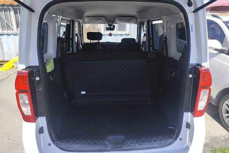 Used Wuling Zhiguang New Energy 2025 Comfort Model Trunk