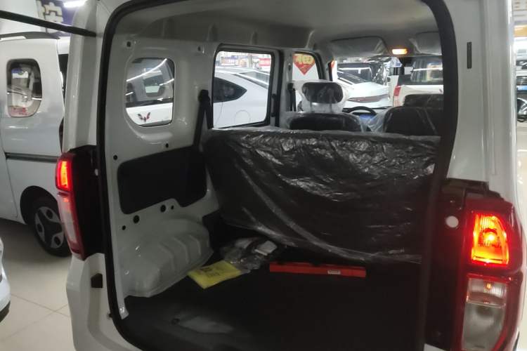 Used Wuling Zhiguang New Energy 2025 Model 305km Ambitious Edition Trunk