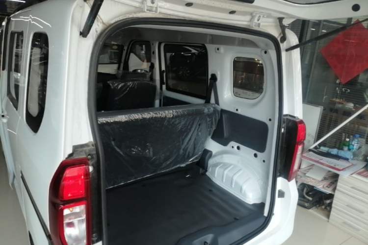 Used Wuling Zhiguang New Energy 2025 Comfort Model Trunk