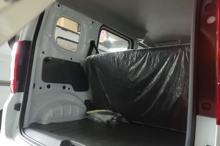 Used Wuling Zhiguang New Energy 2025 Model 305km Ambitious Edition Trunk