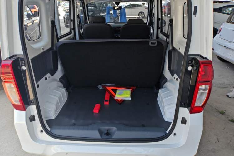 Used Wuling Zhiguang New Energy 2025 Model 305km Ambitious Edition Trunk