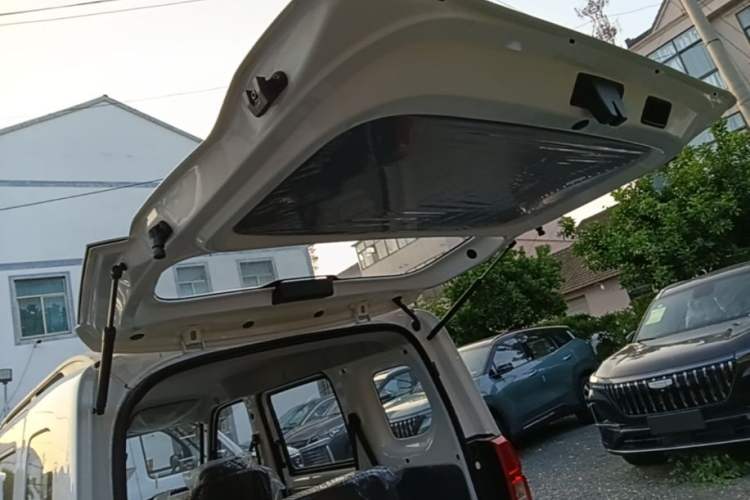 Used Wuling Zhiguang New Energy 2025 Model 305km Ambitious Edition Trunk
