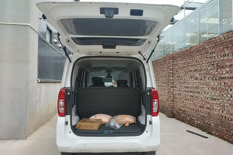 Used Wuling Zhiguang New Energy 2025 Model 305km Ambitious Edition Trunk