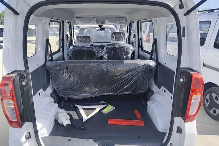 Used Wuling Zhiguang New Energy 2025 Standard Model Trunk