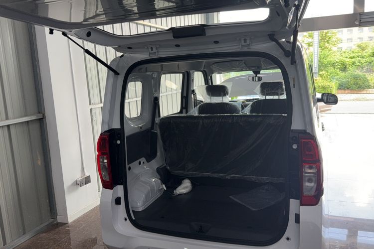 Used Wuling Zhiguang New Energy 2025 Model 305km Ambitious Edition Trunk