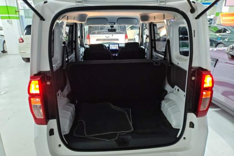 Used Wuling Zhiguang New Energy 2025 Standard Model Trunk