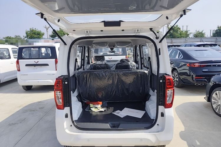 Used Wuling Zhiguang New Energy 2025 Standard Model Trunk