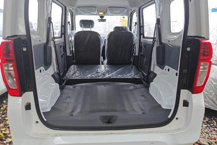 Used Wuling Zhiguang New Energy 2025 Model 305km Ambitious Edition Trunk