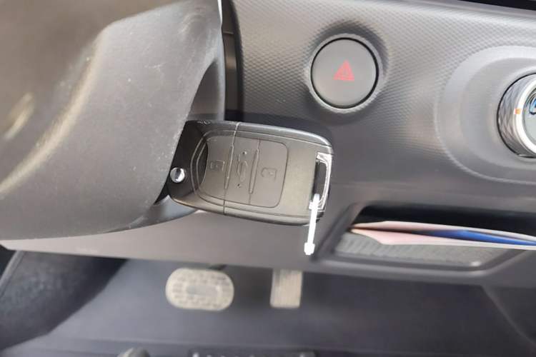 Used Wuling Zhiguang New Energy 2025 Standard Model Vehicle Key