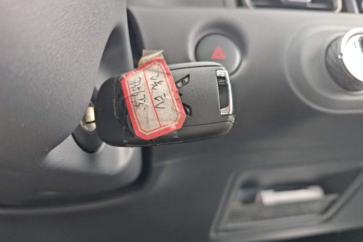 Used Wuling Zhiguang New Energy 2025 Model 305km Ambitious Edition Vehicle Key
