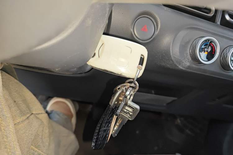 Used Wuling Zhiguang New Energy 2025 Standard Model Vehicle Key