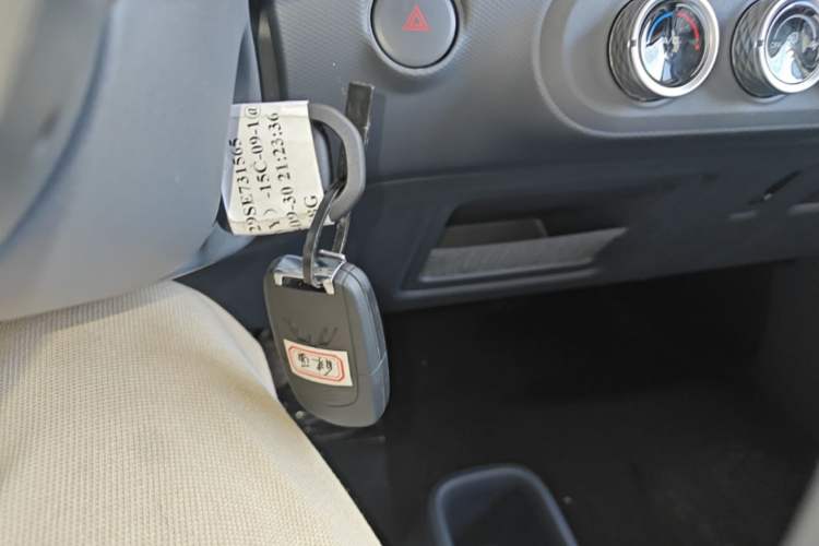 Used Wuling Zhiguang New Energy 2025 Model 305km Ambitious Edition Vehicle Key