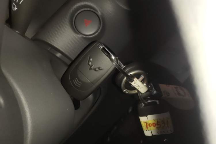 Used Wuling Zhiguang New Energy 2025 Comfort Model Vehicle Key