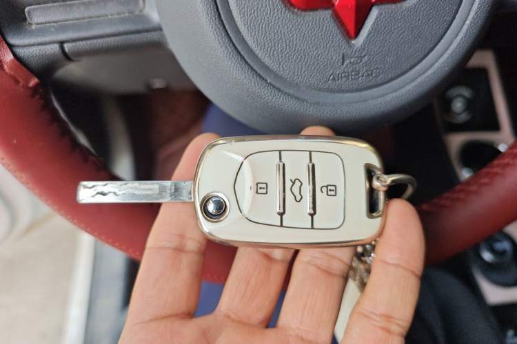 Used Wuling Zhiguang New Energy 2025 Standard Model Vehicle Key